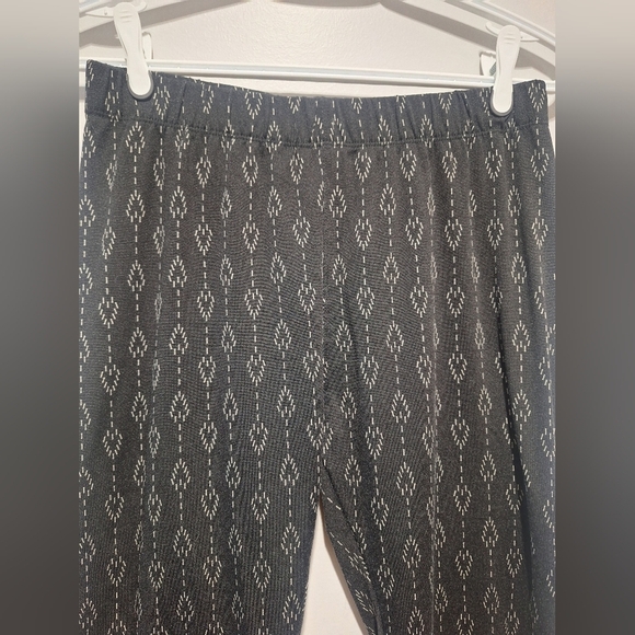 Lrg Black Patterned Leggings EUC - Picture 4 of 4